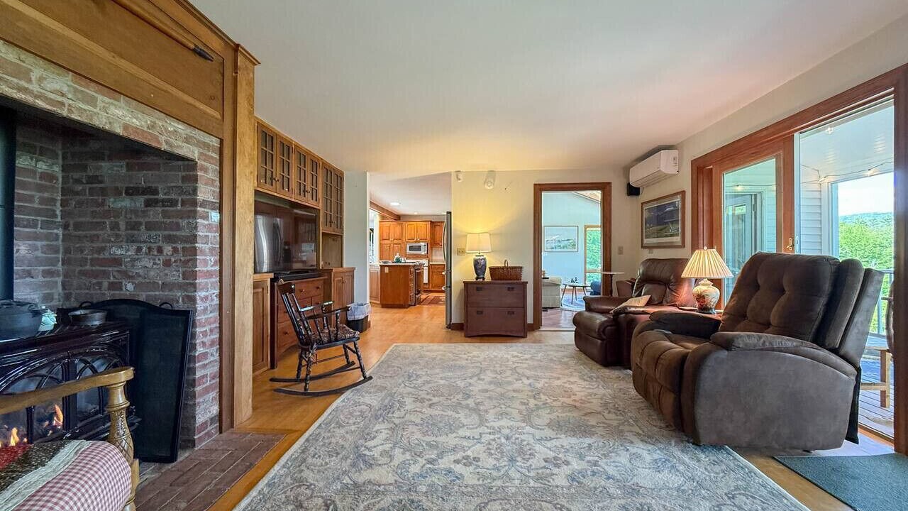 Photo of Livingroom in East Madison