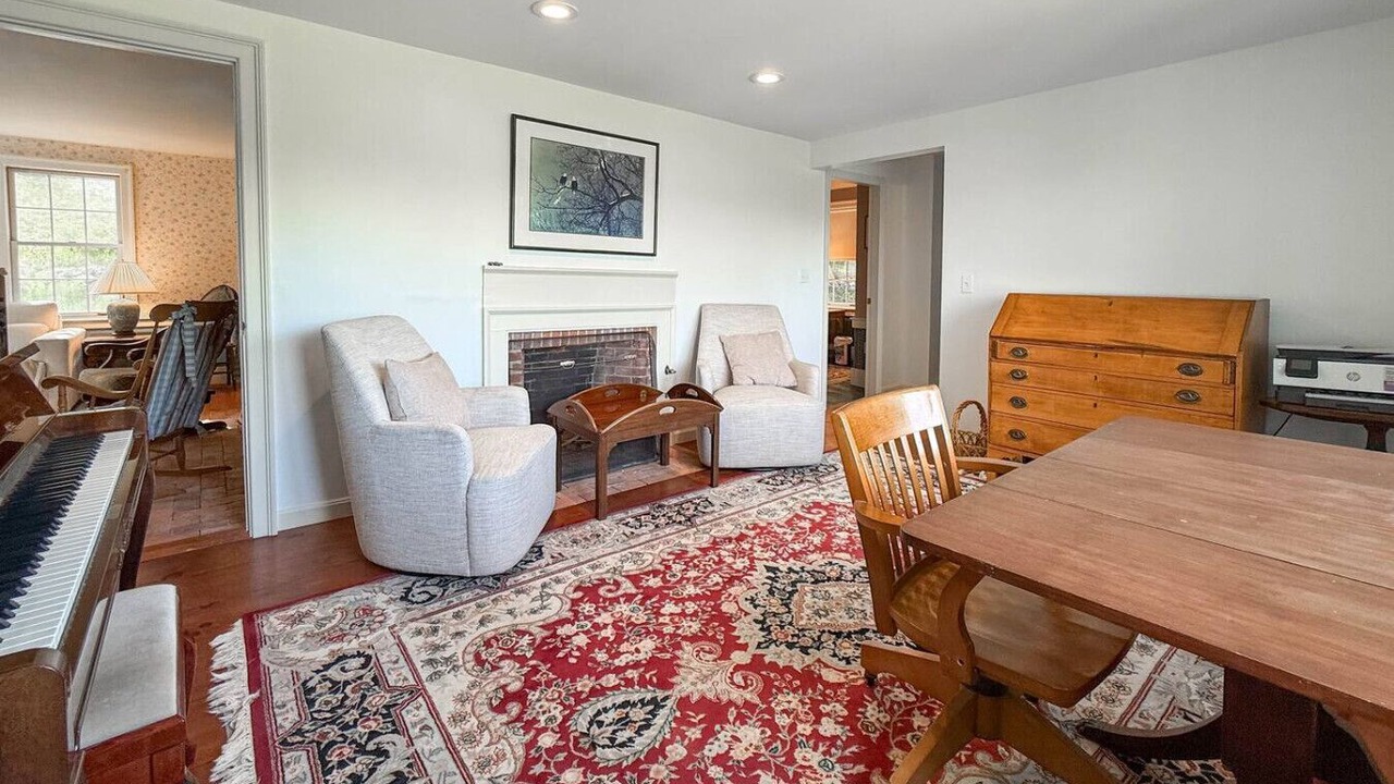 Photo of Livingroom in East Madison