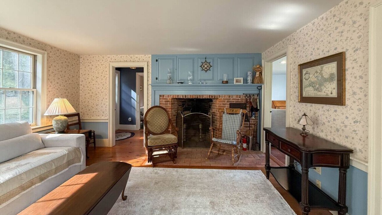 Photo of Livingroom in East Madison