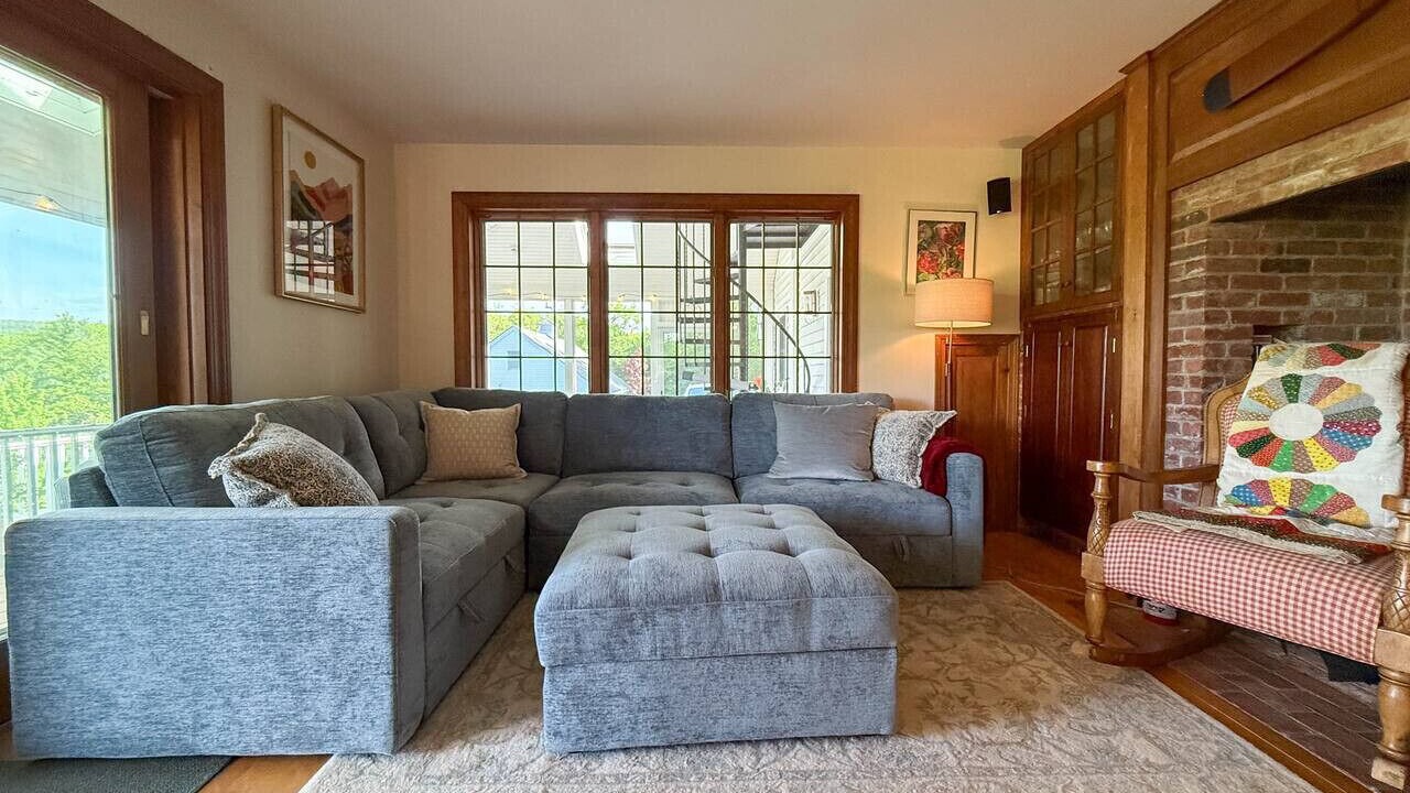 Photo of Livingroom in East Madison