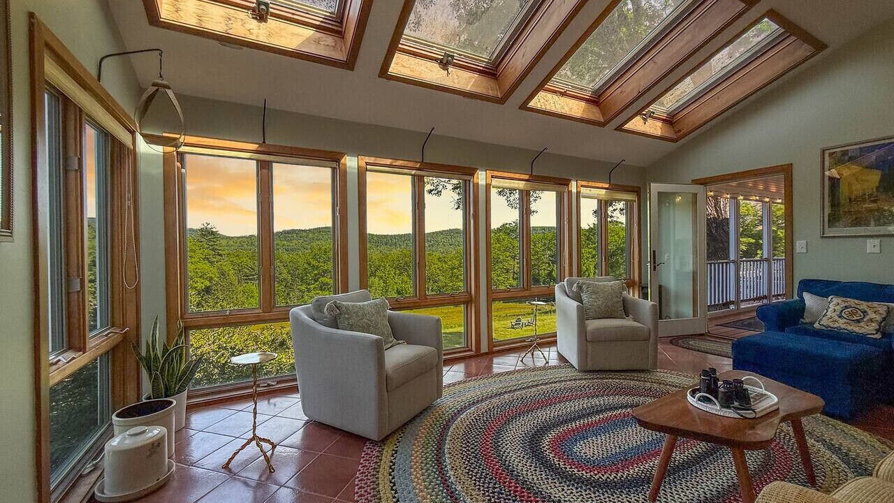 Photo of Livingroom in East Madison