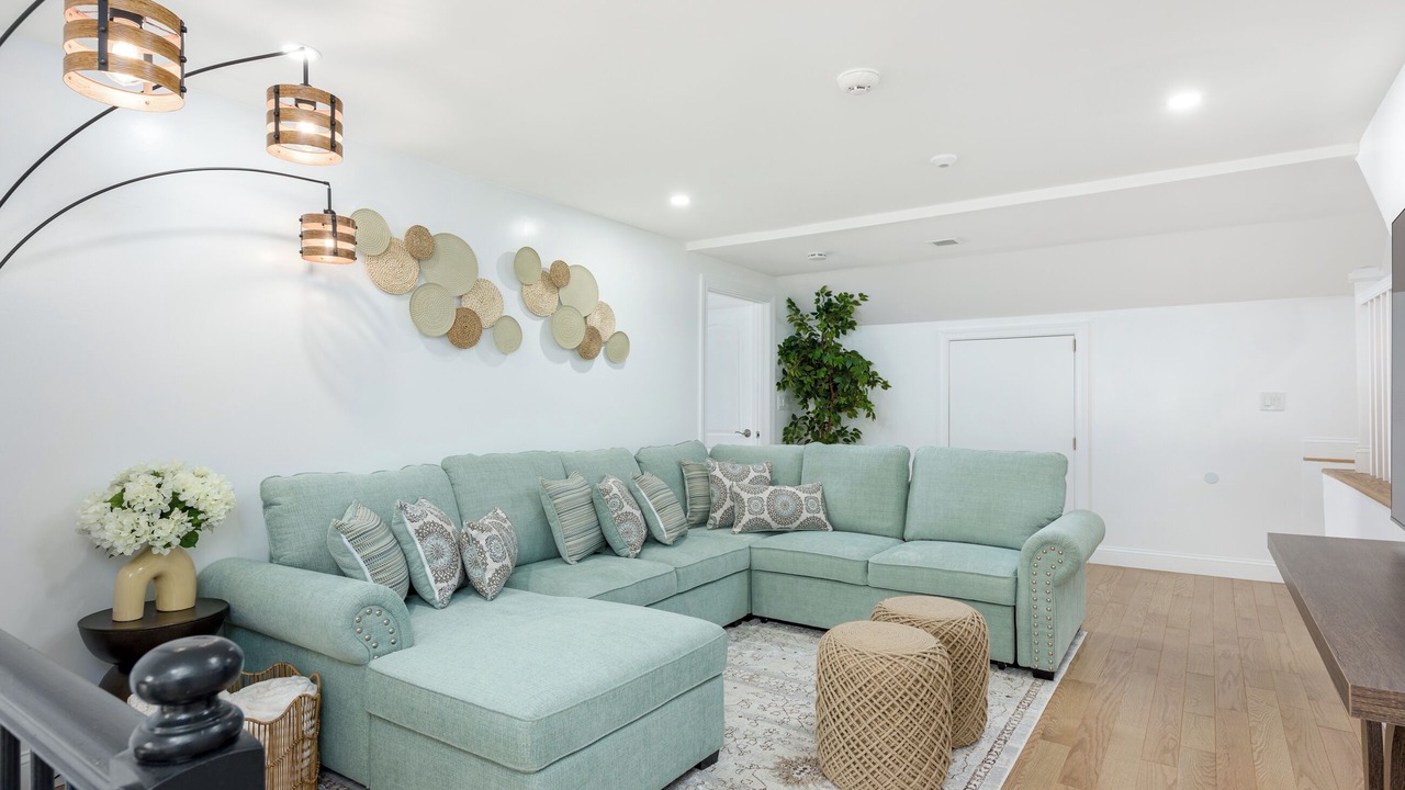 Photo of Livingroom in Coventry Lake