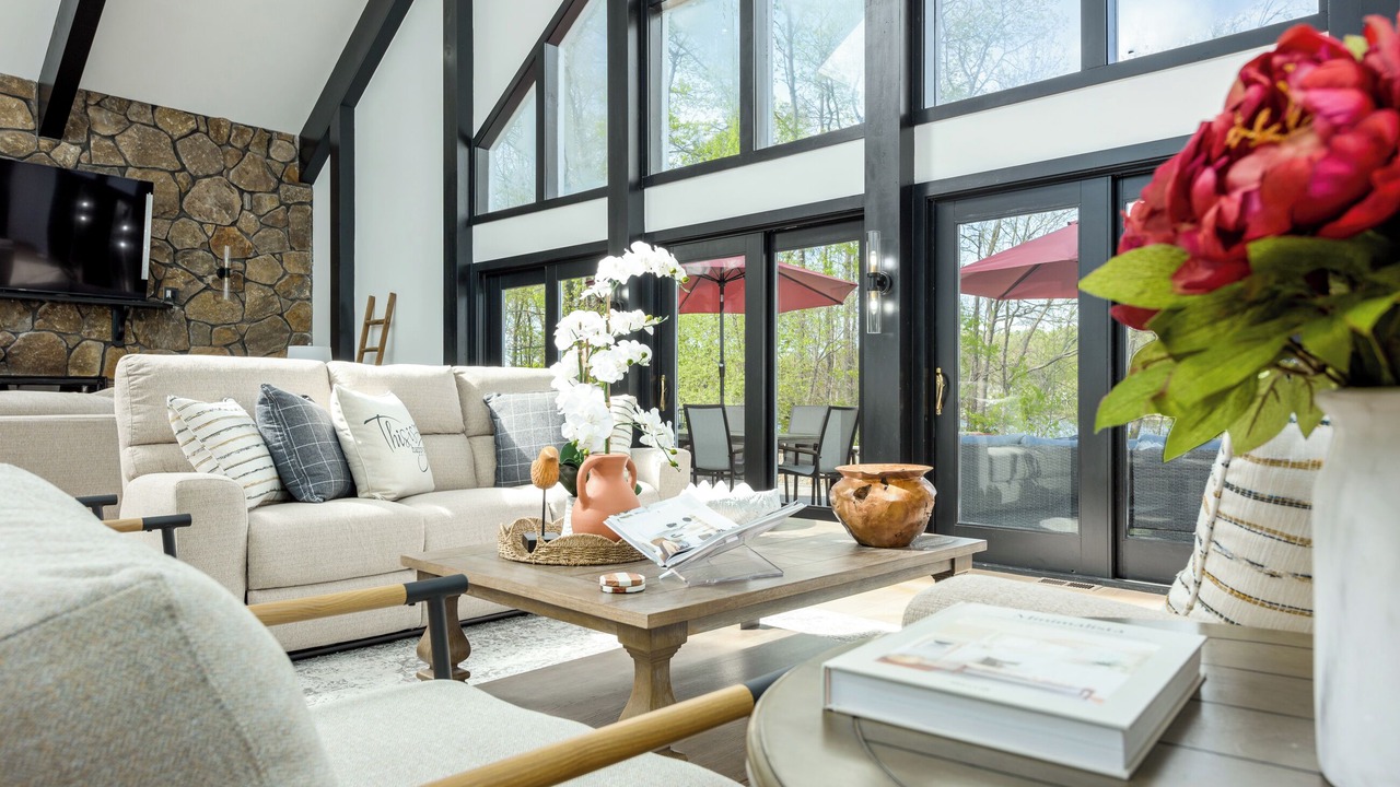 Photo of Livingroom in Coventry Lake