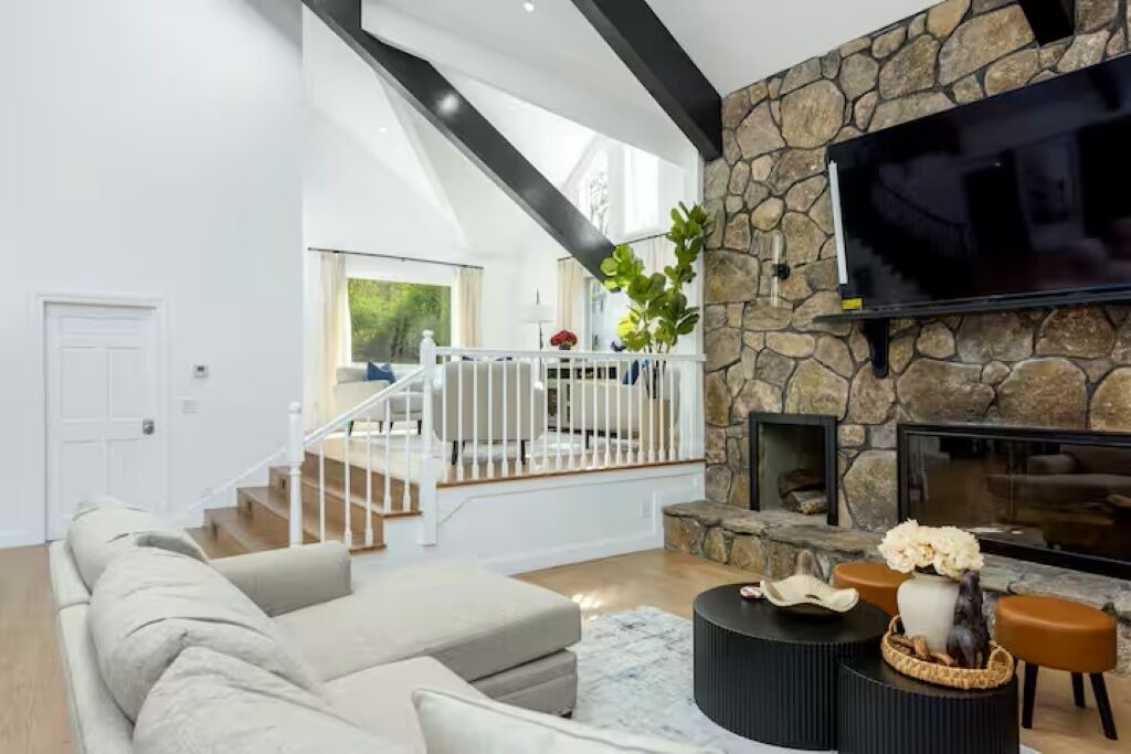 Photo of Livingroom in Coventry Lake