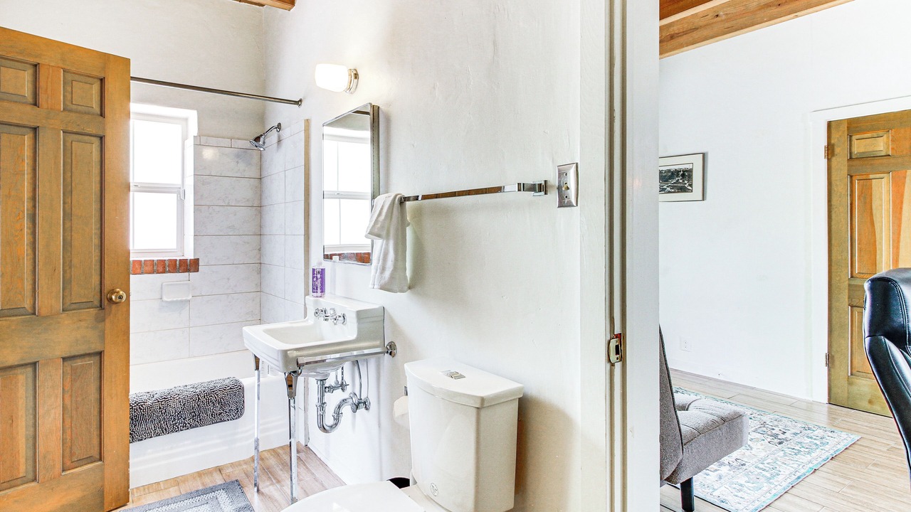 Photo of Bathroom in Near North Valley