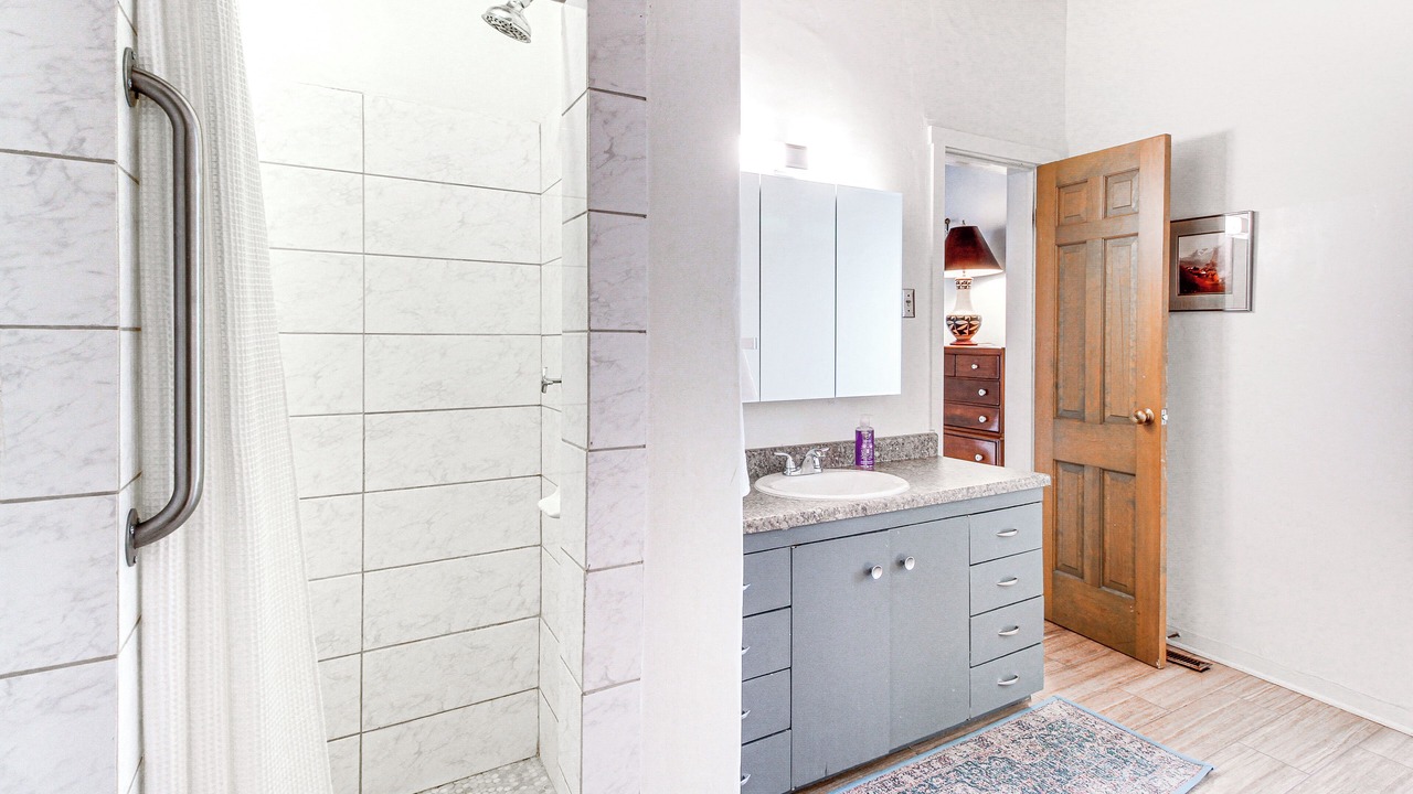 Photo of Bathroom in Near North Valley