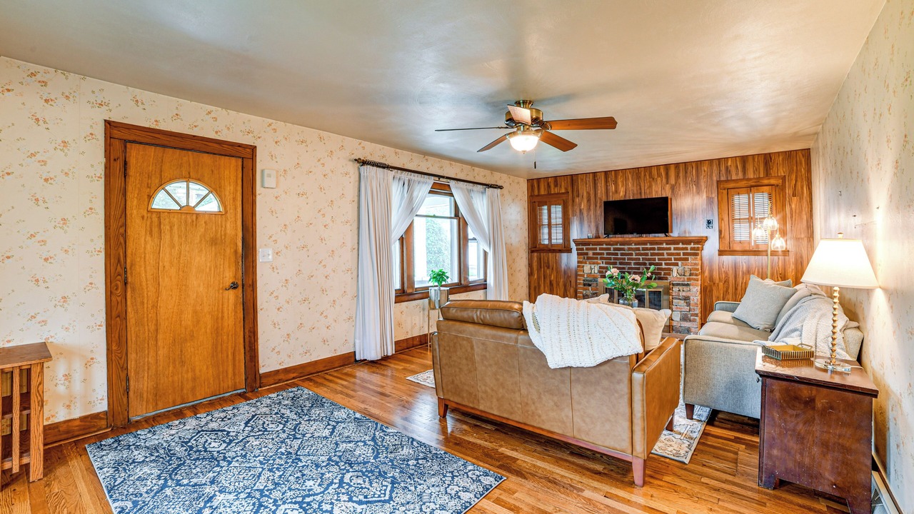 Photo of Livingroom in Vestal