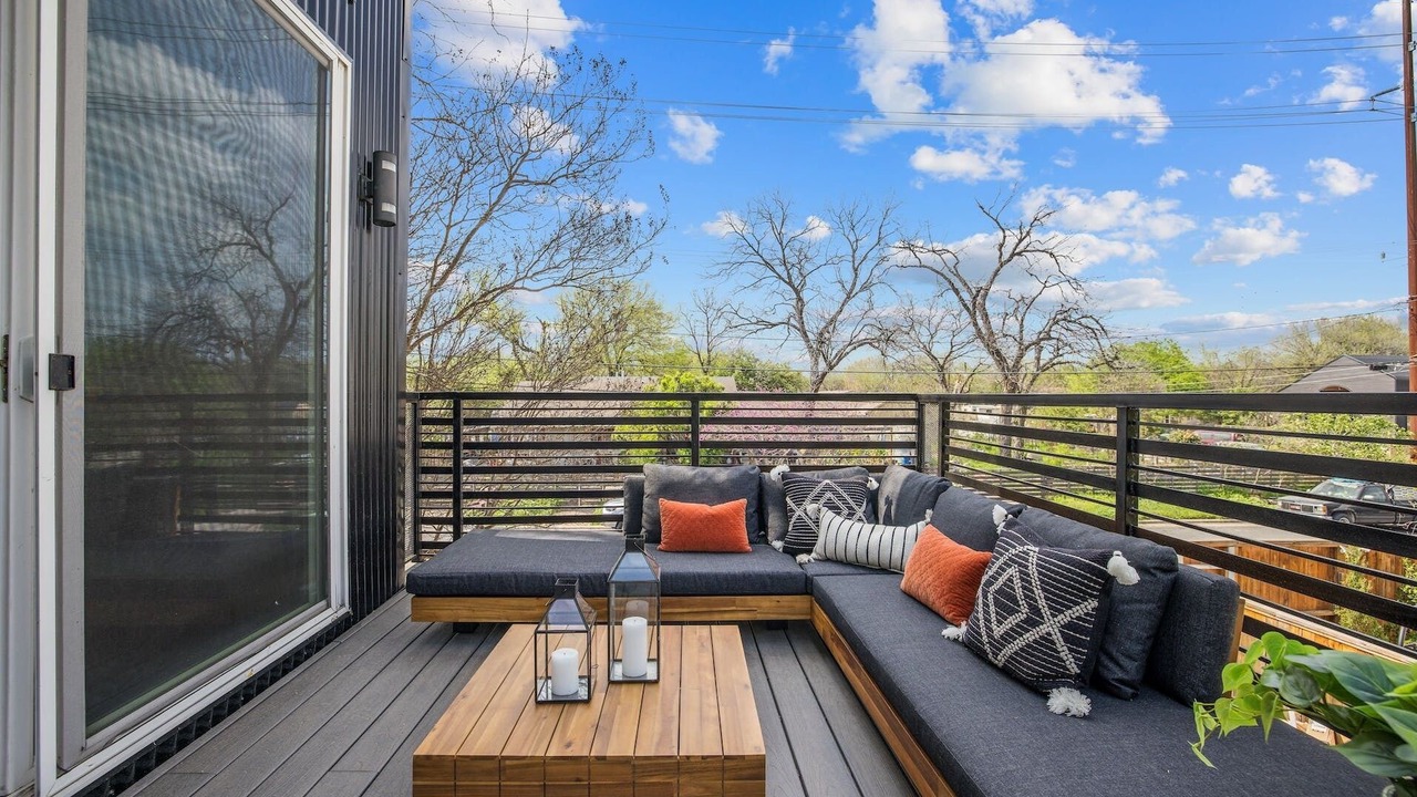 Photo of Patio Balcony in Govalle