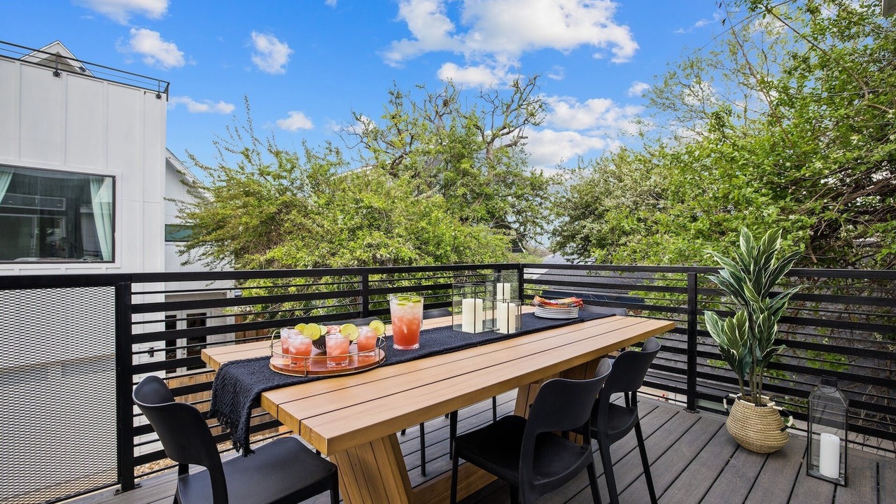 Photo of Patio Balcony in Govalle