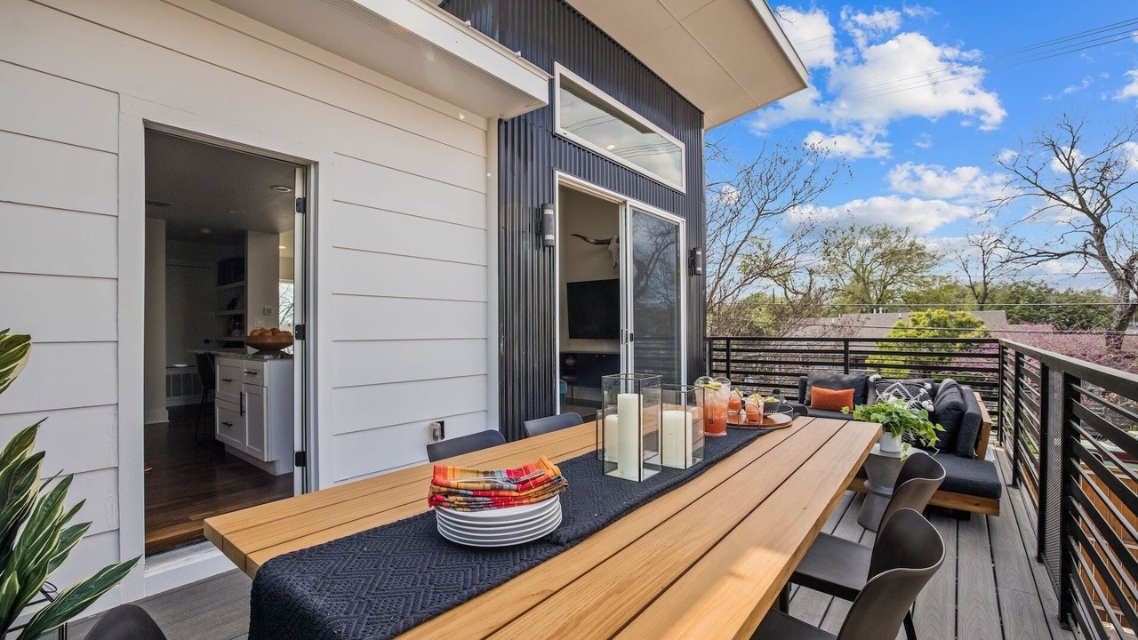 Photo of Patio Balcony in Govalle
