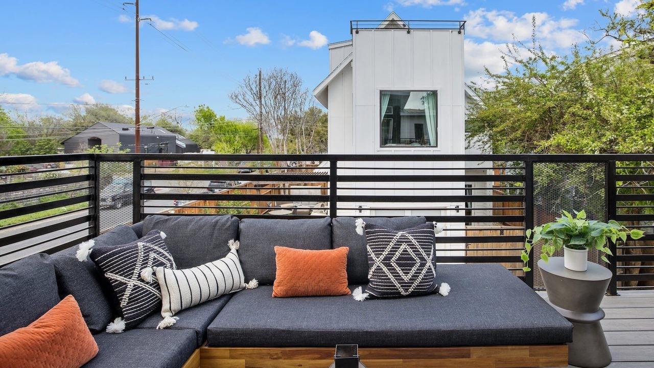 Photo of Patio Balcony in Govalle