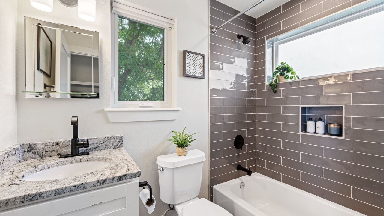 Photo of Bathroom in Govalle