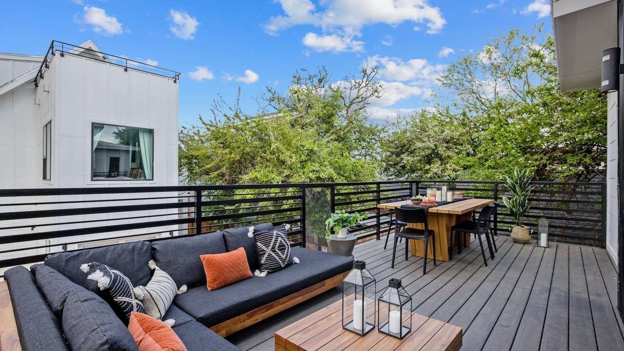Photo of Patio Balcony in Govalle