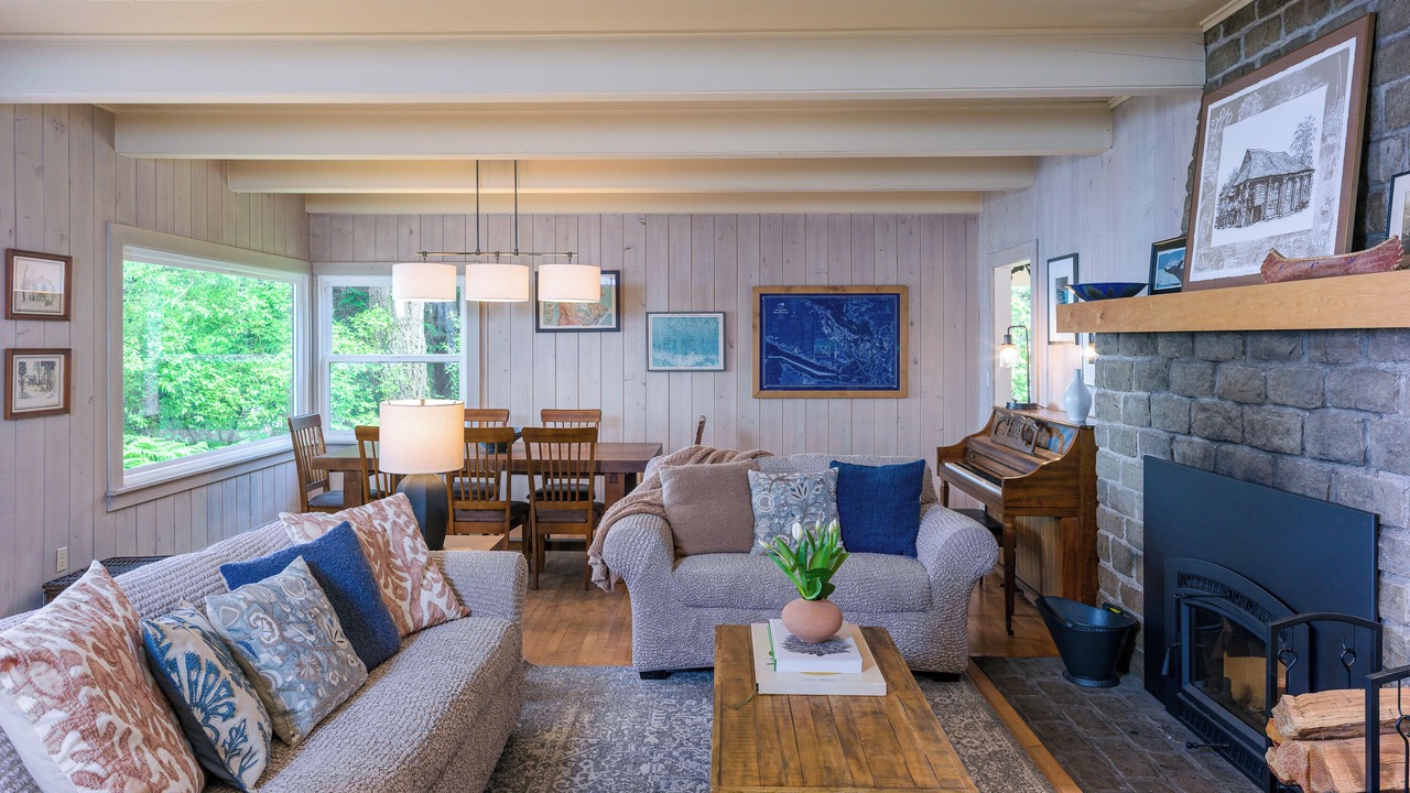 Photo of Livingroom in Eastsound