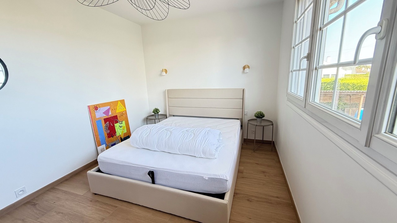 Photo of Bedroom in Colleville-Montgomery