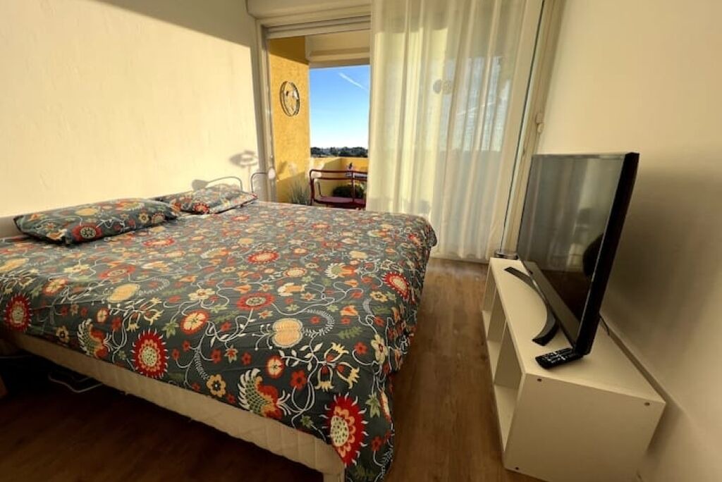 Photo of Bedroom in Residence Las Rebes Batiment