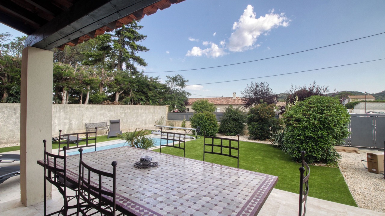 Photo of Outdoor in Tavel