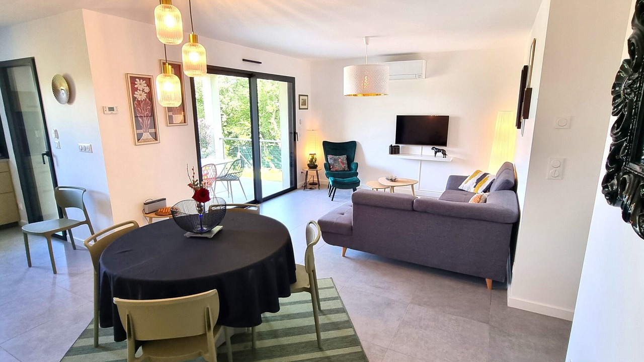 Photo of Livingroom in Saint-Julien-du-Serre