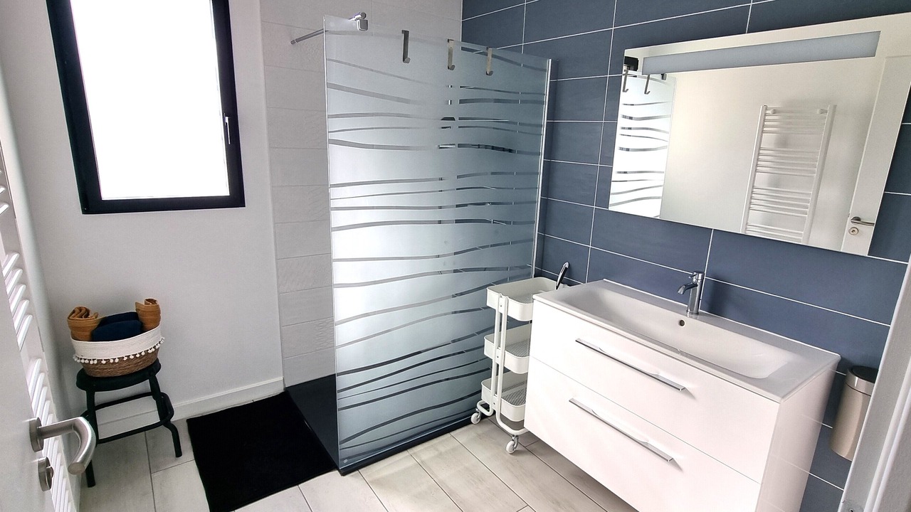 Photo of Bathroom in Saint-Julien-du-Serre