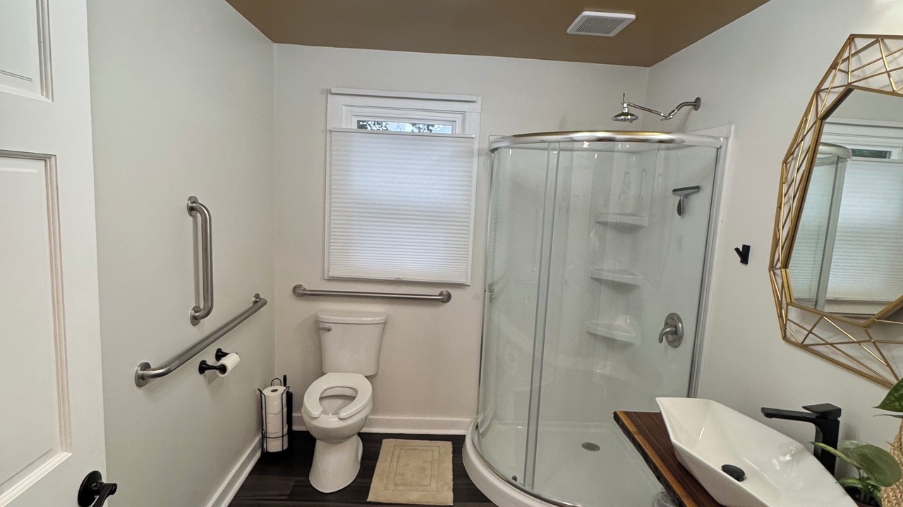Photo of Bathroom in Lee's Summit