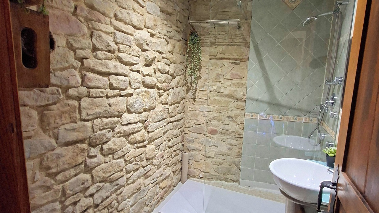 Photo of Bathroom in Artariain