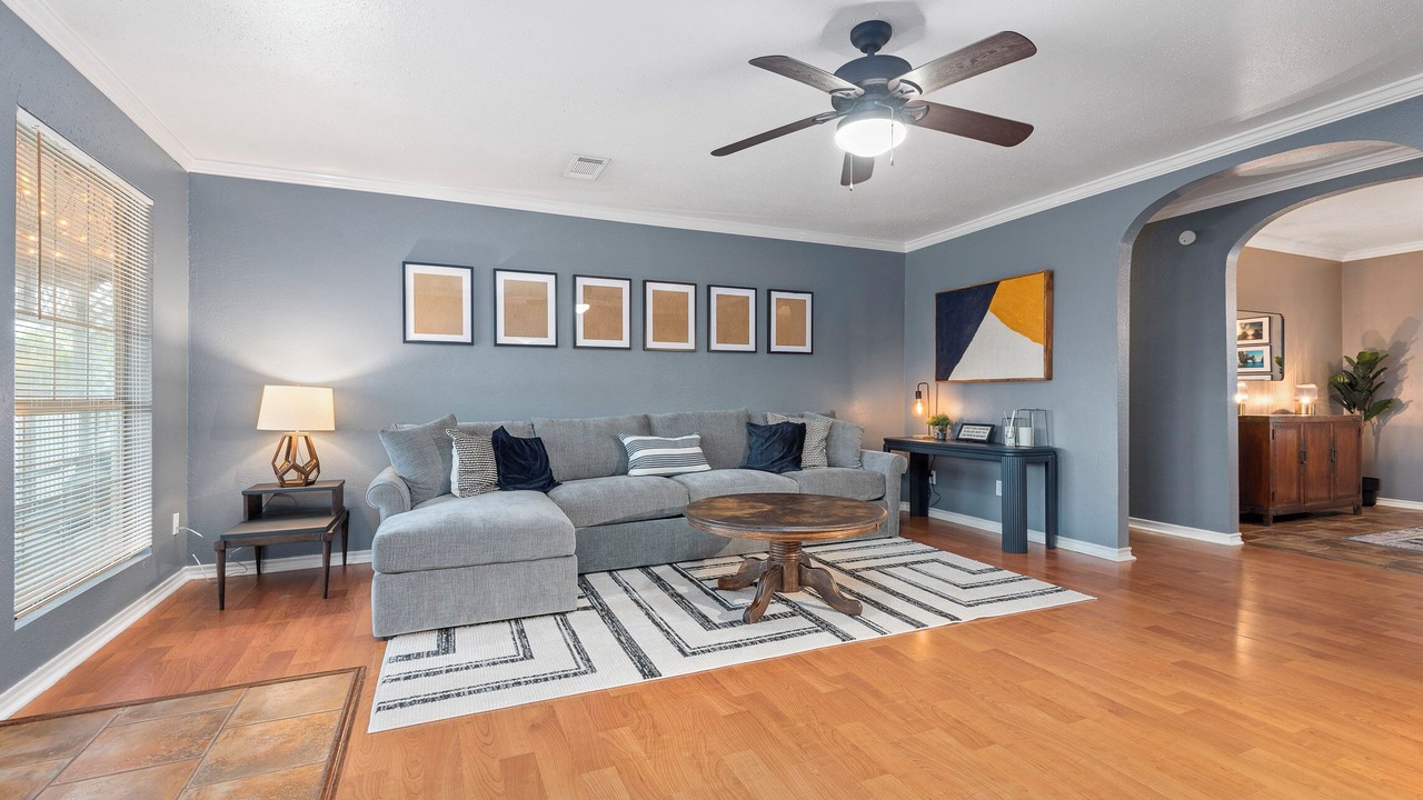 Photo of Livingroom in Bacliff