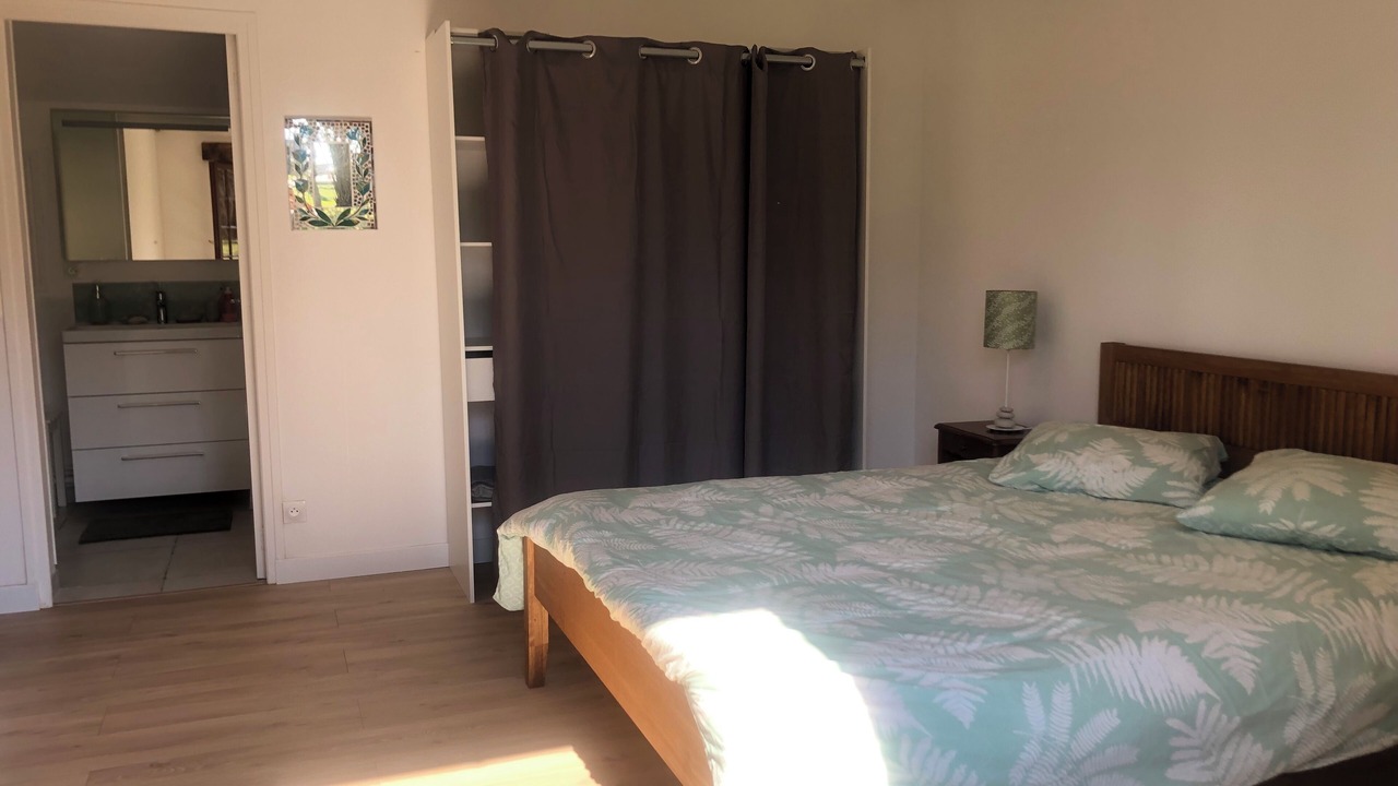Photo of Bedroom in Genneville