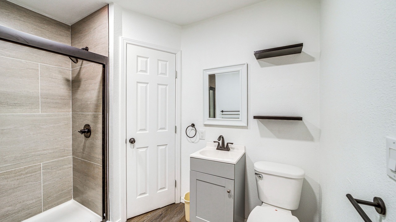 Photo of Bathroom in Hoyt