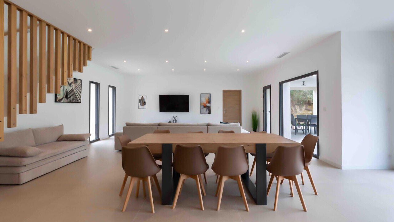 Photo of Others in Sablet