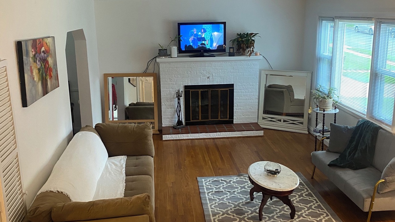 Photo of Livingroom in Lochearn
