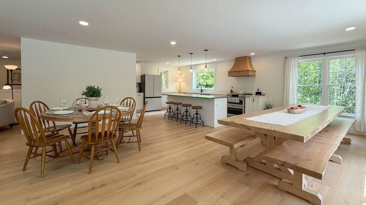 Photo of Others in Center Conway