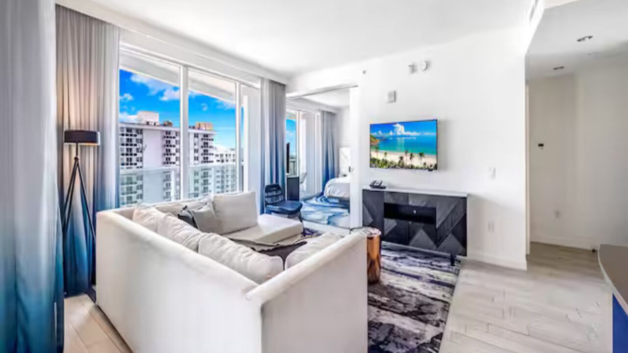 Photo of Livingroom in Central Beach