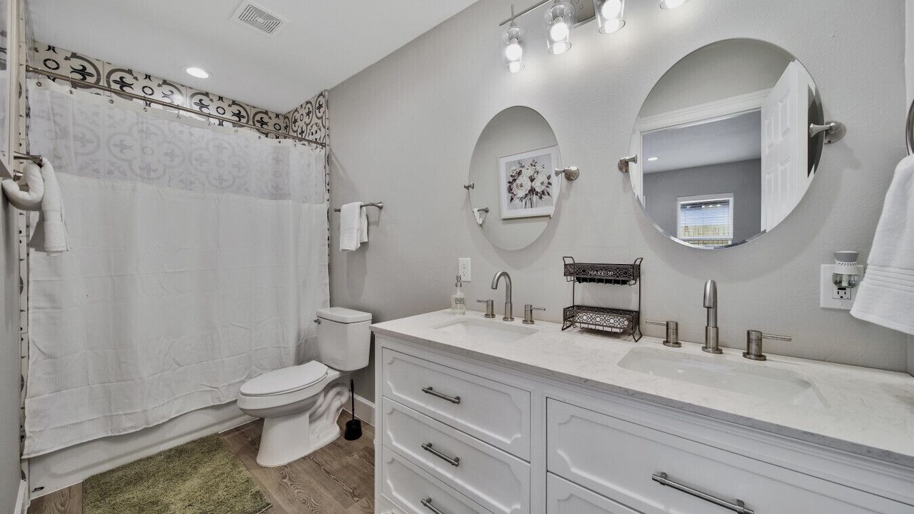 Photo of Bathroom in South Central Houston