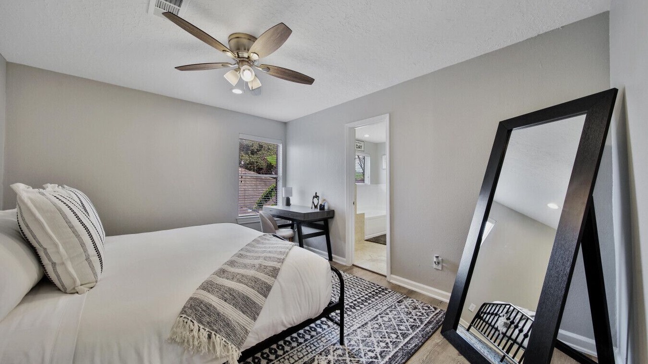 Photo of Bedroom in South Central Houston