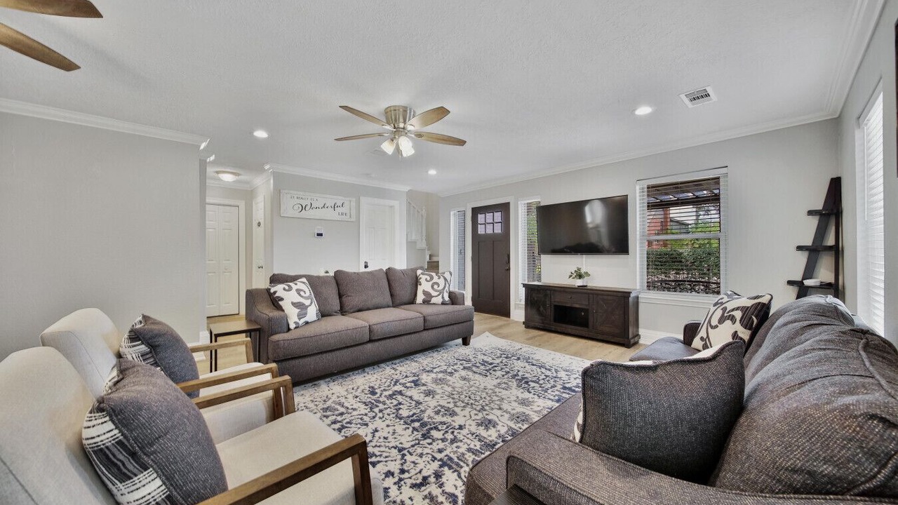 Photo of Livingroom in South Central Houston