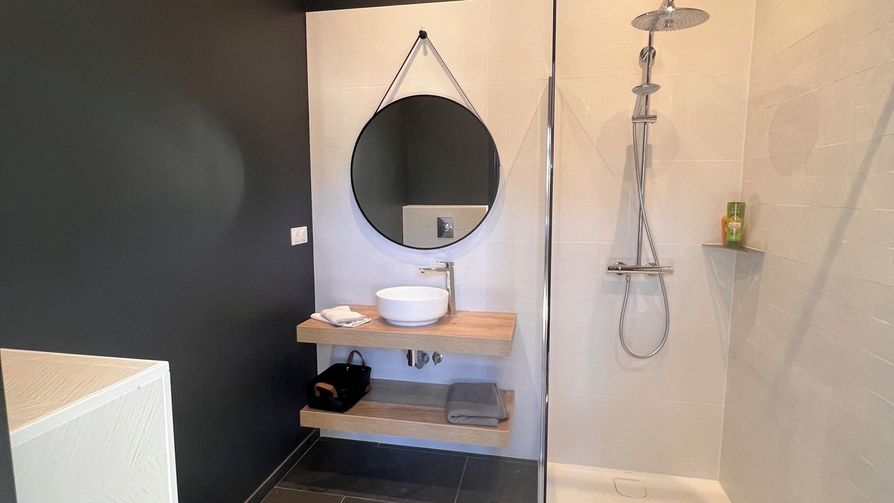 Photo of Bathroom in Checy