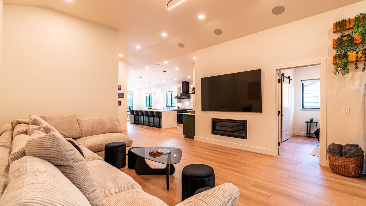 Photo of Livingroom in Amazon