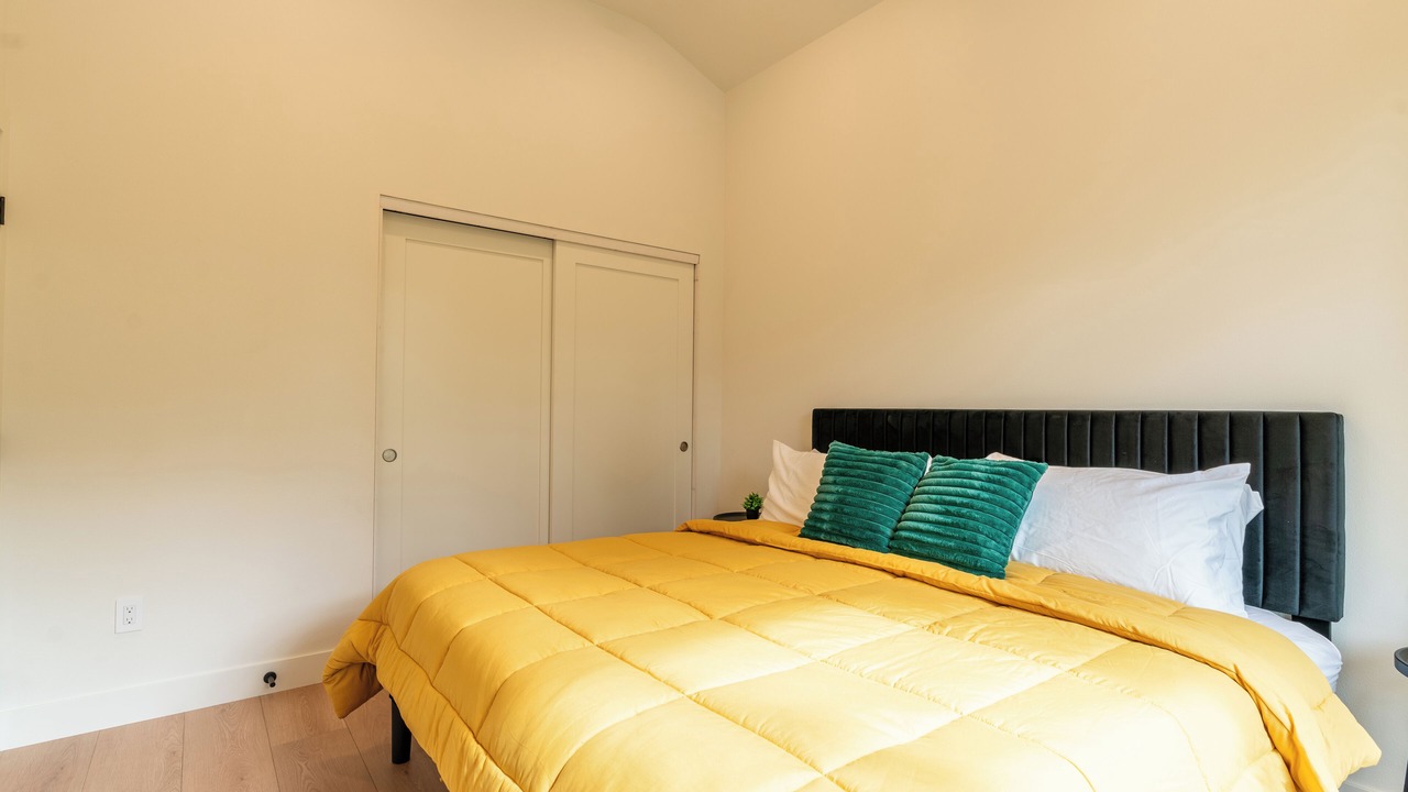 Photo of Bedroom in Amazon