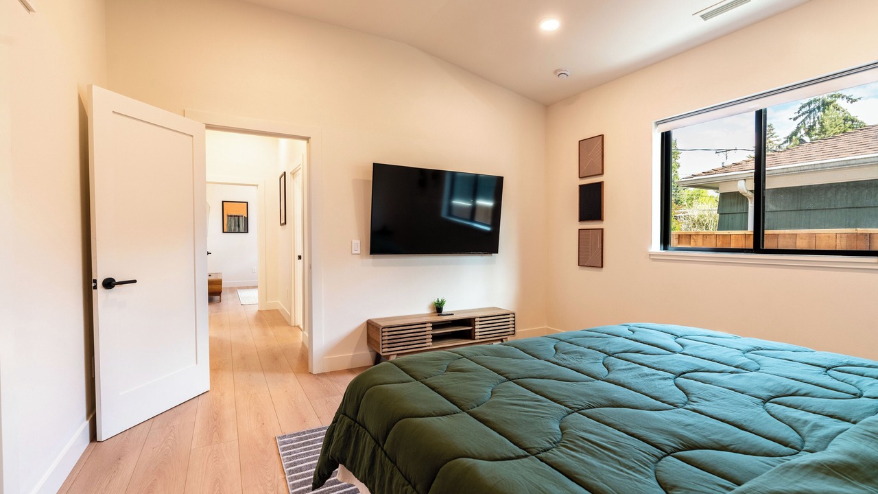 Photo of Bedroom in Amazon