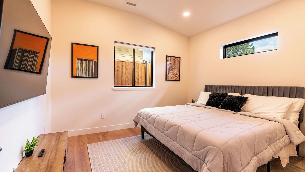 Photo of Bedroom in Amazon