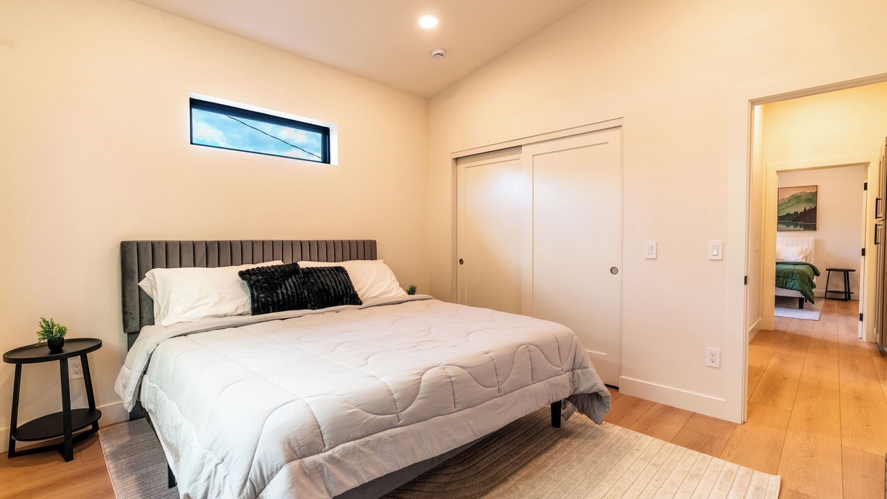 Photo of Bedroom in Amazon