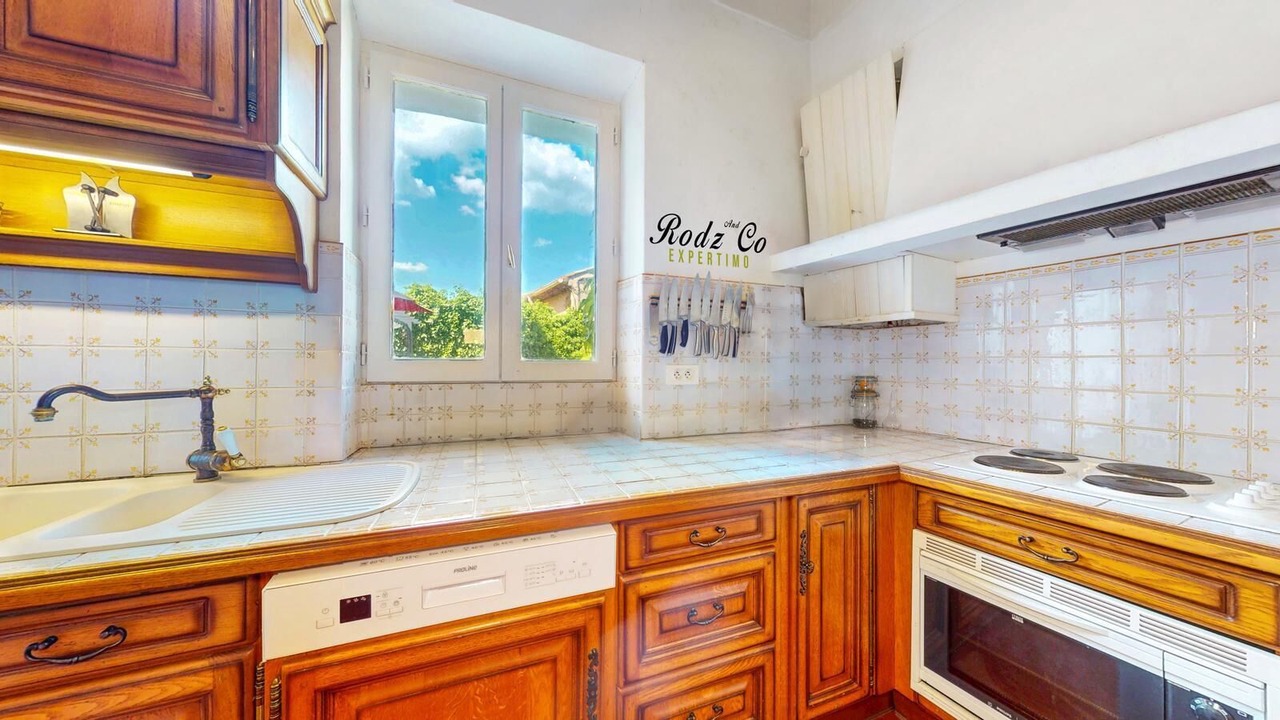 Photo of Kitchen in Saint-Martin-de-Castillon