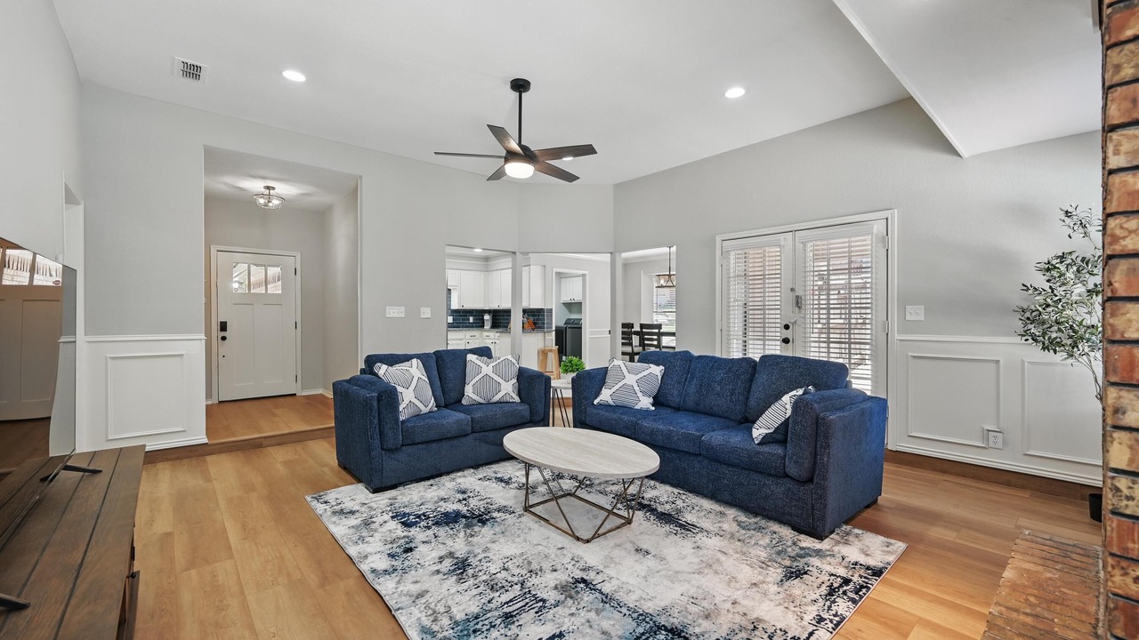 Photo of Livingroom in North Richland Hills