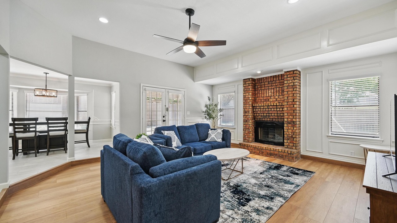 Photo of Livingroom in North Richland Hills