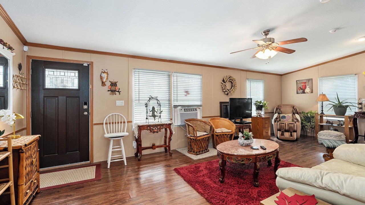 Photo of Livingroom in Coffee City