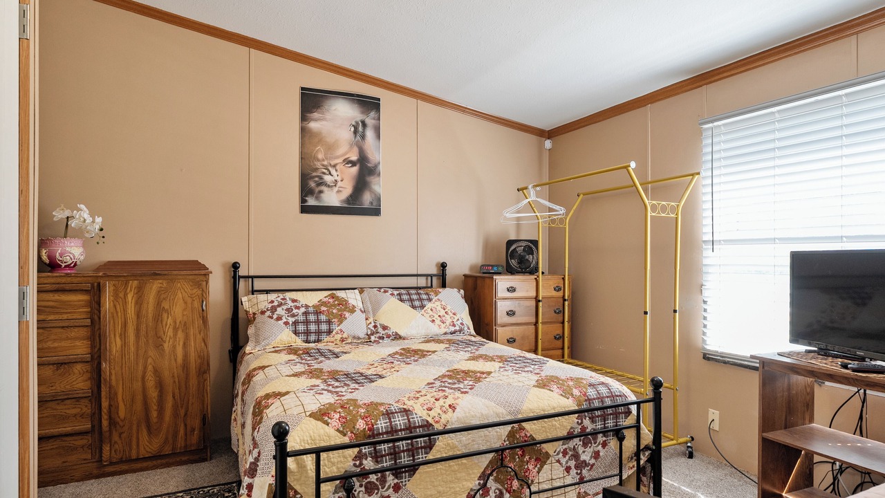 Photo of Bedroom in Coffee City