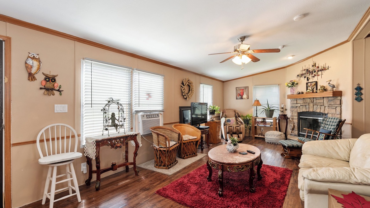 Photo of Livingroom in Coffee City