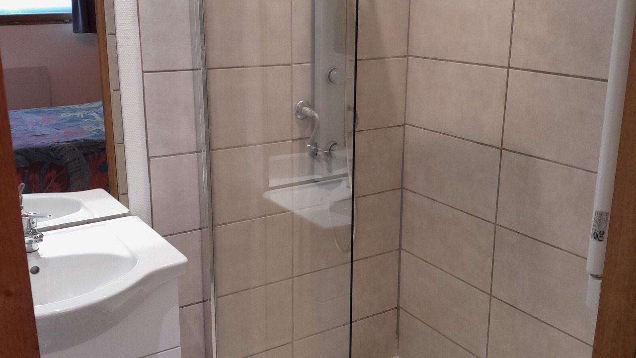 Photo of Bathroom in Droisy