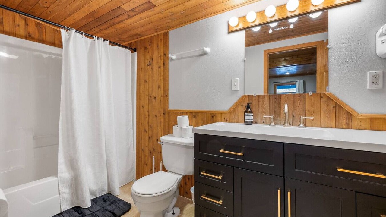 Photo of Bathroom in Deadwood