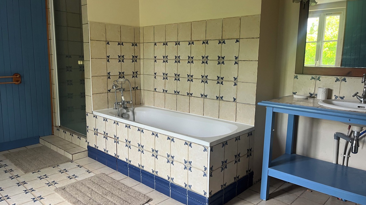 Photo of Bathroom in Saint-Antoine-du-Rocher